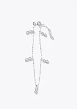 Pulsera de plata 925 con cadena de eslabones y dijes colgantes en forma de símbolo de infinito incrustados con zirconias. Cuenta con cierre de mosquetón y cadena de alargue.