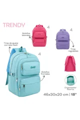 Mochila Trendy color celeste, con múltiples compartimentos con cierre, asas acolchadas y ajustables, y logo de la marca en el bolsillo frontal superior.