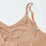 Pack de dos sujetadores de lactancia acanalados, uno color beige y otro negro, con breteles regulables y broche de apertura frontal.