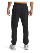 Pantalón cargo deportivo Under Armour, confeccionado en tejido elástico ligero con tecnología repelente al agua. Presenta cintura elástica con cordón, bolsillos laterales, bolsillos cargo con solapa y logo de la marca estampado en el muslo.
