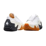 Championes Converse modelo Run Star Motion Platform, de diseño vanguardista con capellada de lona blanca y suela de plataforma dentada con detalles en negro y marrón.