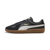 Championes Puma modelo Army Trainer, color negro con franja lateral en blanco y suela de goma marrón.