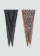Pañuelo triangular de algodón con estampado de cachemira en negro y estampado animal print de leopardo en marrón.