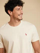 Remera amarilla de algodón con cuello redondo y manga corta.