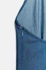 Mono largo fluido de mezcla de lyocell en color azul, con escote en V, tirantes finos tipo halter y piernas amplias con puños elásticos en los tobillos.