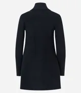 Cardigan largo de punto texturizado color ladrillo, con abertura frontal y terminación en puntas.