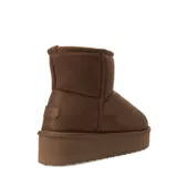 Botas de mujer tipo pantubota con plataforma, marca Miss Carol modelo Uma. Confeccionadas en material sintético de color tan, presentan un diseño de caña baja con costuras decorativas y suela de goma gruesa al tono.