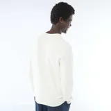 Sweater de punto con textura de nido de abeja, color blanco, con cuello redondo y mangas largas.