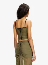 Top negro de tul elástico con tirantes finos y escote en V. Presenta frunces en el frente y etiqueta con la bandera de Diesel en la costura lateral.