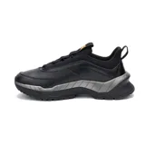 Sneaker Caterpillar modelo Voltage, color negro con detalles plateados y amarillos, confeccionada en cuero y malla, con suela robusta de goma.