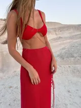 Top de hilo color marrón, tejido de punto con hilado italiano, apto para agua, con tela dry fit y protección UV.