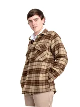 Camisa de manga larga con estampado de tartán en tonos azul marino, rojo y blanco. Confeccionada en 100% lana, con cuello abotonado y puños con botón. Corte clásico.