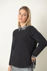 Buzo italiano marrón de viscosa y poliamida, de tacto suave. Modelo corto de costado y cuello bote.