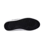 Championes urbanos Converse modelo Net Star OX, color negro con detalles en blanco, confeccionados en lona y gamuza, con logo de estrella y galón en los laterales y suela de goma blanca.