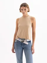 Musculosa negra de algodón Pima, con escote redondo y calce relajado.