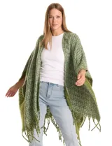 Ruana de tejido tweed con hilos de lurex, diseño abierto con terminación de flecos en los bordes.