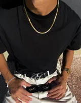 Cadena dorada enchapada en oro de 18k, de eslabones planos y 55-60cm de largo.