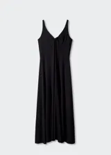 Vestido largo de punto fluido color negro, con escote en V y detalle de nudo en el pecho. Presenta tirantes anchos y diseño evasé con espalda escotada.