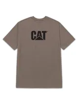 Remera de manga corta y cuello redondo de la marca Cat, color beige, con el logotipo impreso en negro en el centro del pecho.