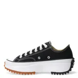 Championes Converse modelo Run Star Hike, de corte bajo, con capellada de lona negra, puntera de goma blanca y suela de plataforma dentada con detalle en color caramelo.