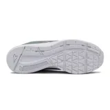 Championes deportivos Diadora modelo Active Passo 2, color negro con detalles plateados reflectantes. Presentan una capellada de malla transpirable, logo lateral en forma de rayo y una suela gruesa blanca con detalles texturizados.