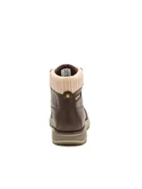 Bota Caterpillar modelo Fandom de cuero marrón, con cuello de tejido de punto en color beige y suela dentada bicolor.