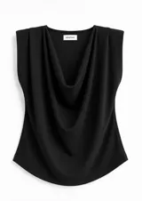 Musculosa negra sin mangas, con hombreras estructuradas y cuello buche drapeado.