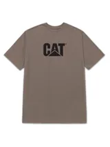 Remera de manga corta y cuello redondo, color beige, con el logo de la marca CAT estampado en negro en la parte frontal.