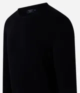 Suéter básico de punto color verde oscuro, de manga larga, con cuello redondo y puños y bajo acanalados.
