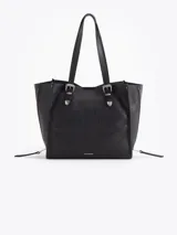 Cartera tote de cuero vacuno negro con diseño estructurado, doble asa de hombro con hebillas metálicas decorativas y cierres laterales con tiradores colgantes.