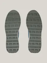 Zapatillas Tommy Jeans de running, con exterior de poliéster reciclado, interior de poliéster reciclado, plantilla de poliuretano, poliuretano reciclado y goma termoplástica reciclada, suela de goma y caucho, paneles con mezcla de texturas, toque de color en el talón, suela dentada y dos pares de cordones de repuesto incluidos.