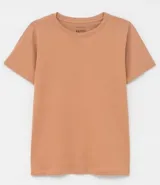 Remera básica de manga corta y cuello redondo, confeccionada en algodón peruano de color marrón tostado.