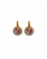 Aros tipo argolla con dije circular de resina negra y borde de strass, con estructura metálica dorada.
