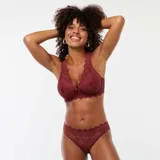 Braga de encaje calado color borgoña con detalle de joya fantasía.