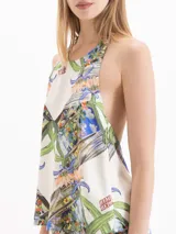Top de cuello halter, sin mangas, con estampa multicolor de cactus y flores.