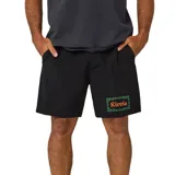 Short negro con bolsillos laterales y estampa de la marca en la pierna izquierda dentro de un marco floral.