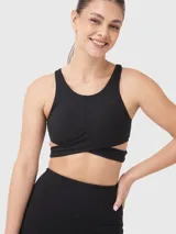 Top deportivo negro con diseño cruzado en la parte inferior y escote redondo, confeccionado en tejido técnico elástico.