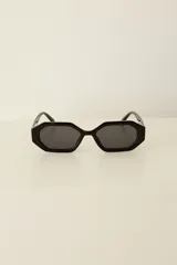 Lentes de sol Hexa con armazón geométrico y diseño urbano, equipados con protección UV400.