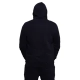 Campera deportiva con capucha y cierre frontal, color negro, con logo pequeño en el pecho y bolsillos tipo canguro.