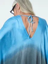 Vestido kaftan largo color dorado con efecto degradado.