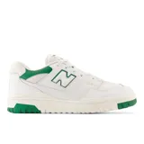Championes New Balance 550 blancos con detalles en verde.