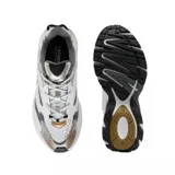 Championes urbanos Lacoste modelo Neo Shot, color blanco con detalles en negro, gris y dorado. Presentan el logo de la marca en el lateral y suela con textura.