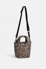 Cartera tote mini Rapsodia con diseño acolchado y estampado animal print, asas superiores y correa larga regulable en color negro.