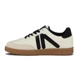 Championes urbanos Austral modelo Boreal, de color beige con detalles en negro y suela de goma marrón.