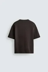 Sudadera de manga corta con corte relajado, confeccionada en tejido interlock de algodón con elasticidad y cuello redondo.