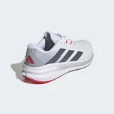 Championes Adidas Questar 3 para running, color blanco con detalles en gris y azul.