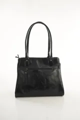 Bolso tote de cuero genuino color bordó con asas largas para hombro. Presenta una franja central con textura de cocodrilo y un adorno lateral de flecos.
