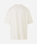 Remera de corte oversized color blanco, con cuello redondo y manga corta. Presenta una estampa frontal temática de Argentina en tonos celestes y dorados, que incluye el número 10, un sol y detalles gráficos tribales.