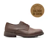 Zapato acordonado de cuero color marrón oscuro, con suela de goma.