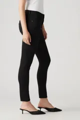 Jeans negros ajustados de tiro alto, con denim stretch y tecnología Hypersoft.